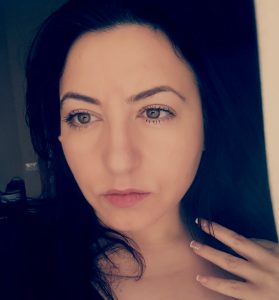 ARTI ZBULON TË VËRTETËN MBI TË CILËN REALITETI HEDH HIJEN